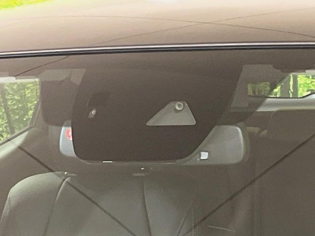 【スマートシティブレーキサポート】低速走行中に前方の車両等を認識し、衝突しそうな時は警報とブレーキで衝突回避と被害軽減をアシスト。より安全にドライブをお楽しみいただけます。