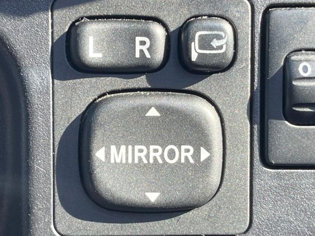 �y�d���i�[�~���[�z�T�C�h�~���[�͓d���i�[���ƂȂ��Ă���A�������ԏ�ł��L�Y�������X�N��}�����܂��B