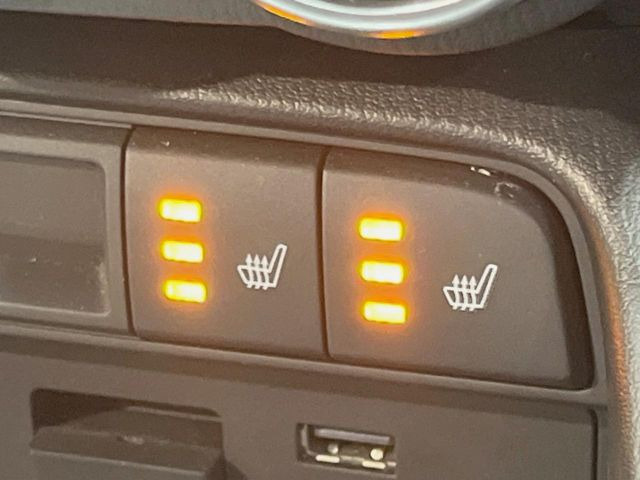 【シートヒーター】寒い日に重宝するシートヒーター!エアコンより早く温まってくれるので寒がりの人も安心ですね♪エアコンの温風は乾燥するから苦手、という方にもをおすすめです。