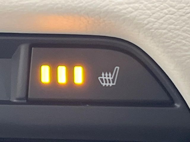 【シートヒーター】寒い日に重宝するシートヒーター!エアコンより早く温まってくれるので寒がりの人も安心ですね♪エアコンの温風は乾燥するから苦手、という方にもをおすすめです。