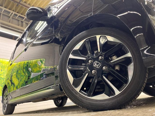 �y�����I�v�V����15�C���`�A���~�z�C�[���z�����I�v�V�����z�C�[���𑕒��B���s���\�̌���ɉ����A�O�ς����X�^�C���b�V���ɂȂ��Ă��܂��B