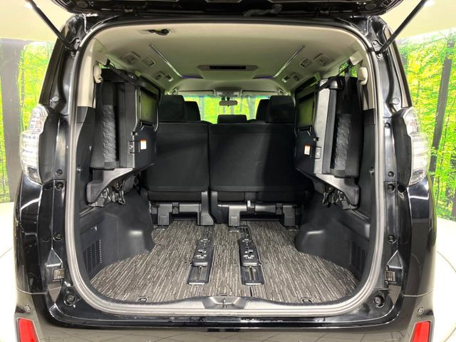 後席を格納すると、これだけの広さが!シーンに合わせたシートアレンジで、大きな荷物も積むことが出来ます♪