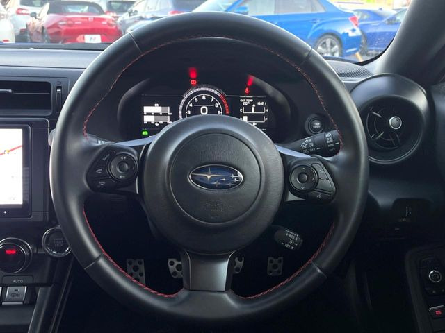 �y�����v�����X�e�A�����O�z�㎿�Ȋv���g�p���邱�ƂŁA��ɂ����������݂ƂĂ��^�]���₷���n���h���ł���