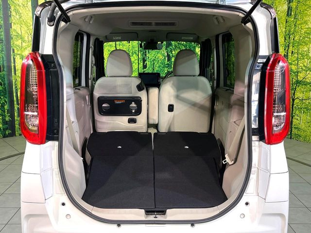 ���i�̂���������ʋ΁A���}���ɏ\���ȉ׎��X�y�[�X���m�ۂ��Ă���܂��B�Z�J���h�V�[�g��|���ƁA�傫�ȉו��̐ύڂ��\�ł���