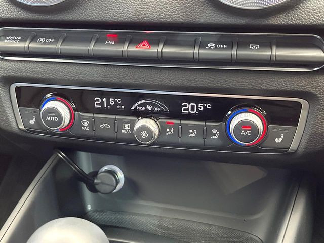 ●デュアルオートエアコン:運転席・助手席それぞれで温度設定が可能な独立式オートエアコンを標準装備しております!