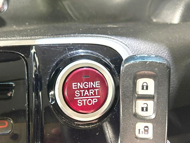 �yHonda�X�}�[�g�L�[�z�J�o����|�P�b�g�ɓ��ꂽ�܂܂ł��h�A�̎{���E�������\�ȃX�}�[�g�L�[�𑕔��B�G���W���̃I���E�I�t�����J�M�����o���K�v����������Ƃ��Ă��֗��ł���