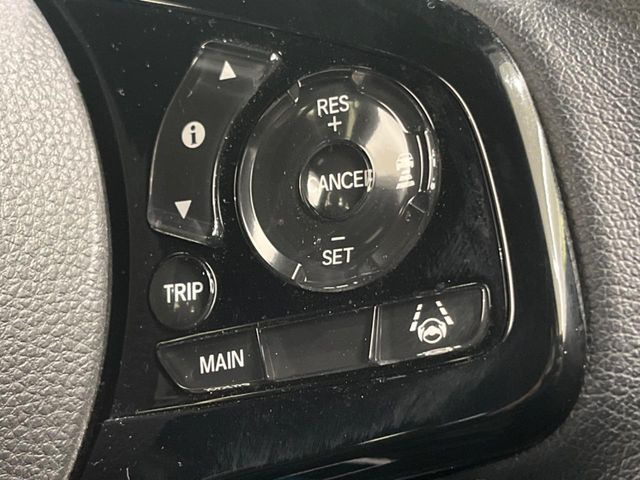 【アダプティブクルーズコントロール】高速道路での長距離走行が楽に!!自動で速度を保つクルーズコントロールが、衝突軽減システムと連携し、前方の車両を感知して車間を保つように速度調節してくれます!!