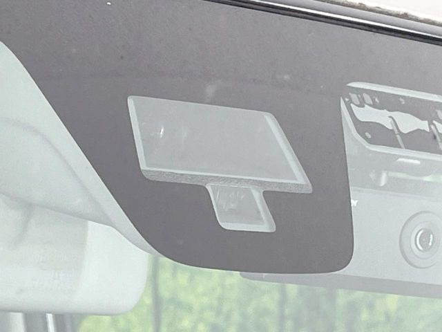 【スズキ セーフティサポート】走行中に前方の車両等を認識し、衝突しそうな時は警報とブレーキで衝突回避と被害軽減をアシスト。より安全にドライブをお楽しみいただけます。