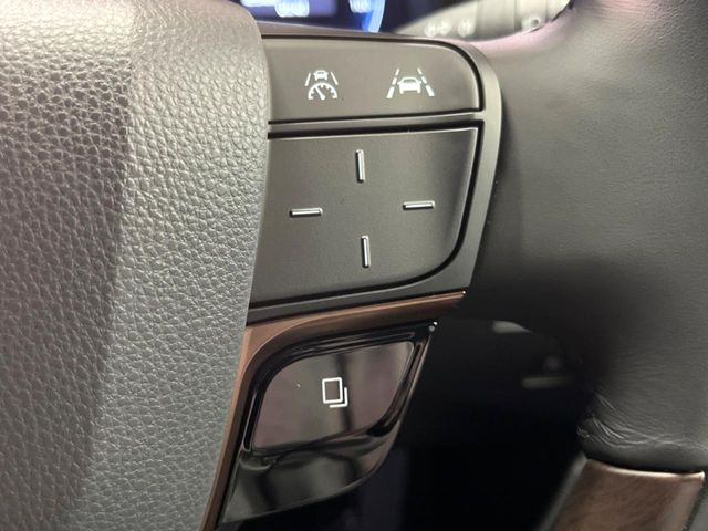 【レーダークルーズコントロール】高速道路での長距離走行が楽に!!自動で速度を保つクルーズコントロールが、衝突軽減システムと連携し、前方の車両を感知して車間を保つように速度調節してくれます!!