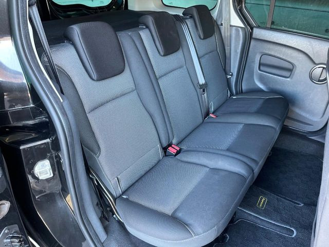 ●後部座席も気になるようなキズ・汚れやへたり等、大きなダメージはなく、良好な状態です。