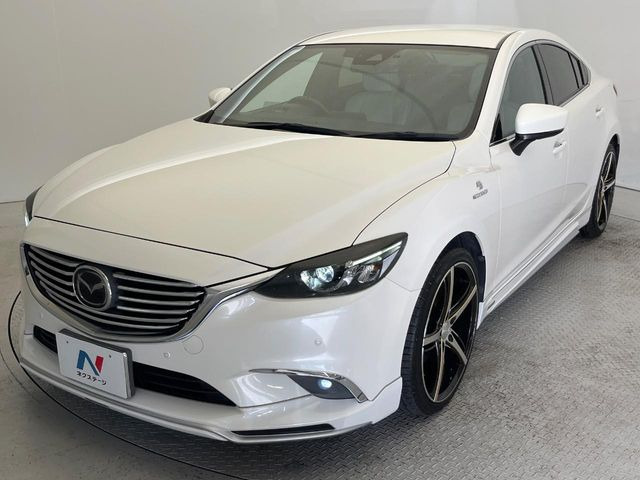 高透明度のガラス皮膜で撥水はもちろん、上質なツヤ・光沢を実現。紫外線や酸性雨から大切な愛車を保護し、色あせ・劣化を防止。「弾スプラッシュコート」、「弾プリミッサコート」からお選びいただけます。