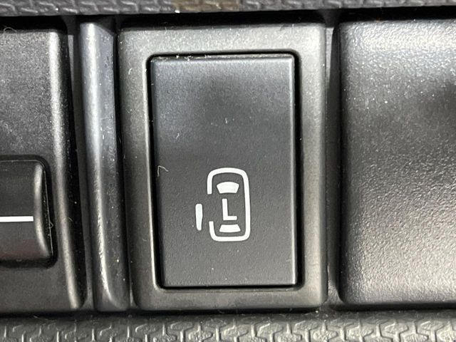 【パワースライドドア】スマートキーや運転席のスイッチでスライドドアの開閉が可能♪電動だから力を入れてドアを開ける必要が無く、小さいお子様でも、重い荷物を持っている時もラクに開け閉めできます♪