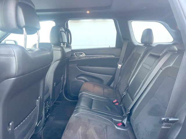 ●後部座席も気になるようなキズ・汚れやへたり等、大きなダメージはなく、良好な状態です。