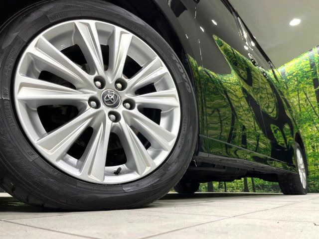 【純正18インチアルミホイール】外観にマッチした純正アルミホイールを装着しております。各種社外アルミホイールや、スタッドレスタイヤも取扱いしております。是非ご相談ください♪