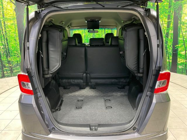 ���i�̂���������ʋ΁A���}���ɏ\���ȉ׎��X�y�[�X���m�ۂ��Ă���܂��B�Z�J���h�V�[�g��|���ƁA�傫�ȉו��̐ύڂ��\�ł���