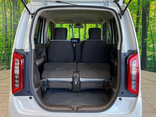 普段のお買い物や通勤、送迎等に十分な荷室スペースを確保しております。セカンドシートを倒すと、大きな荷物の積載も可能です♪