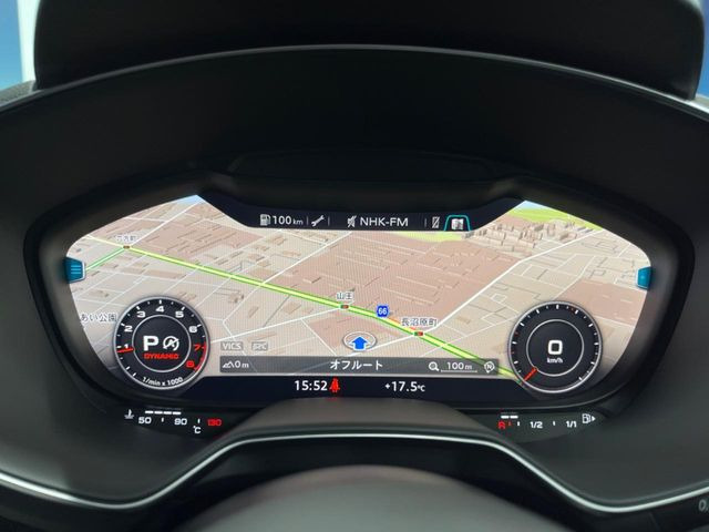 ●バーチャルコックピット:全体が液晶パネルとなっている先進的なメーターパネル。通常のスピードメーターとしての機能はもちろん、ナビ・オーディオ機能の確認・操作もでき、運転に集中しやすくなっております。