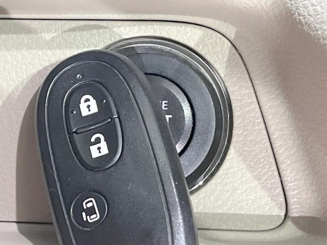 �y�L�[���X�X�^�[�g�V�X�e���z�J�o����|�P�b�g�ɓ��ꂽ�܂܂ł��h�A�̎{���E�������\�ȃX�}�[�g�L�[�𑕔��B�G���W���̃I���E�I�t�����J�M�����o���K�v����������Ƃ��Ă��֗��ł���