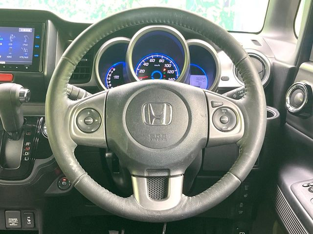 ステアリングも使用感が少なく、きれいな状態となっております♪