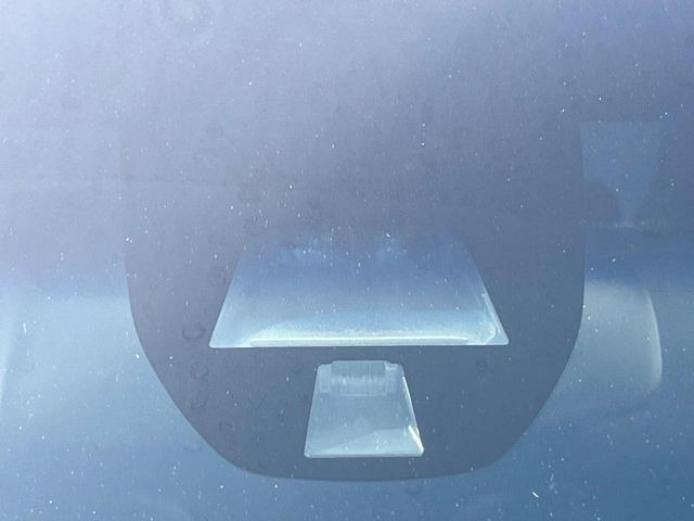 �y�z���_�Z���V���O�z���s���ɑO���̎ԗ�����F�����A�Փ˂������Ȏ��͌x��ƃu���[�L�ŏՓˉ���Ɣ�Q�y�����A�V�X�g�B�����S�Ƀh���C�u�����y���݂��������܂��B