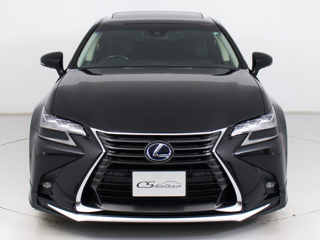 禁煙車です!室内は嫌なニオイも無く、すごく綺麗な状態です!禁煙車・・特にセダンタイプのお車では少ないですよね!!タバコのニオイが苦手なお客様必見です!快適にご乗車頂けます!!