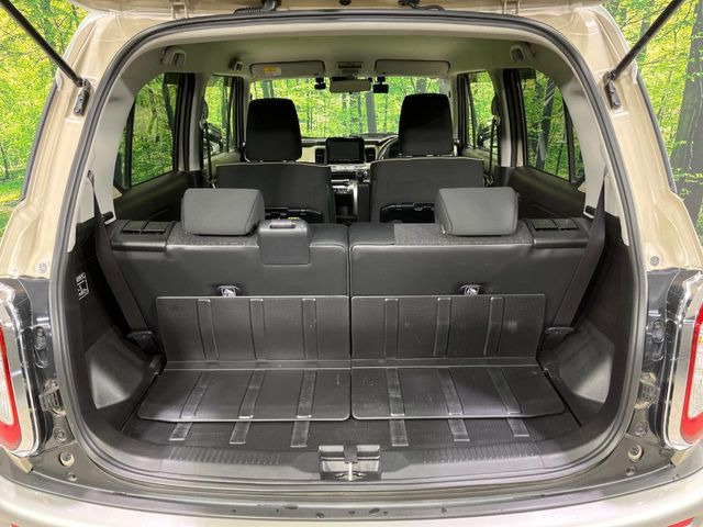 ���i�̂���������ʋ΁A���}���ɏ\���ȉ׎��X�y�[�X���m�ۂ��Ă���܂��B�Z�J���h�V�[�g��|���ƁA�傫�ȉו��̐ύڂ��\�ł���