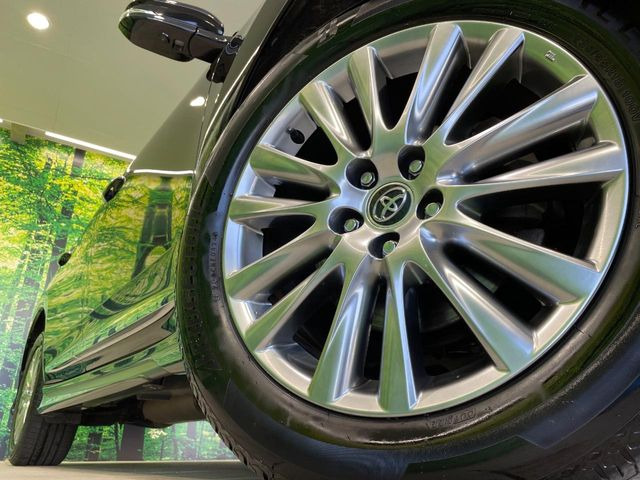 �y����18�C���`�A���~�z�C�[���z�O�ςɃ}�b�`���������A���~�z�C�[���𑕒����Ă���܂��B�e��ЊO�A���~�z�C�[����A�X�^�b�h���X�^�C�����戵�����Ă���܂��B���񂲑��k����������