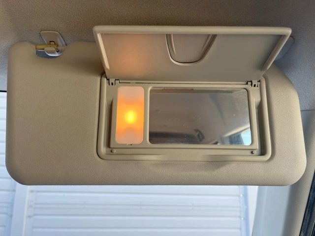 �y�o�j�e�B�~���[�z�T���o�C�U�[���ɐݒu���ꂽ�~���[�Őg�����Ȃ݃`�F�b�N!������Ƃ������C�N�����ɂ����􂵂܂���