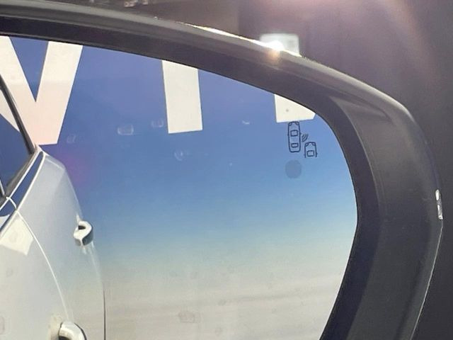 ���u���C���h�A�V�X�g�Z���T�[:���p����̎Ԃ����m���A�h���C�o�[���Ԑ��ύX���s���ۂɁA�x�����Ƌ��ɒ��ӂ𑣂��Ă������S�x���@�\�ł�!