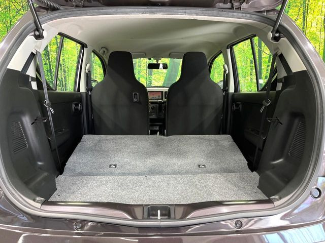 ���i�̂���������ʋ΁A���}���ɏ\���ȉ׎��X�y�[�X���m�ۂ��Ă���܂��B�Z�J���h�V�[�g��|���ƁA�傫�ȉו��̐ύڂ��\�ł���