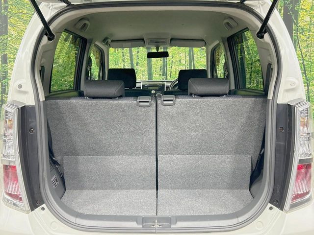 ���i�̂���������ʋ΁A���}���ɏ\���ȉ׎��X�y�[�X���m�ۂ��Ă���܂��B�Z�J���h�V�[�g��|���ƁA�傫�ȉו��̐ύڂ��\�ł���