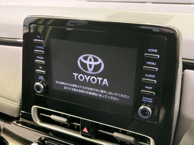 �y7�C���` �f�B�X�v���C�I�[�f�B�I�z���ʂ̃f�B�X�v���C��AppleCarPlay��AndroidAuto�����p�\�B�傫�ȉ�ʂŃX�}�z�i�r�A�v���������p���������܂���