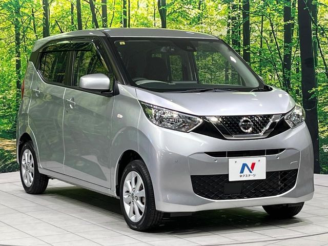 高透明度のガラス皮膜で撥水はもちろん、上質なツヤ・光沢を実現。紫外線や酸性雨から大切な愛車を保護し、色あせ・劣化を防止。「弾スプラッシュコート」、「弾プリミッサコート」からお選びいただけます。