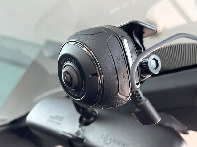 【ドライブレコーダー】安心・安全なカーライフに必須のドライブレコーダーを装備!走行中はもちろん、あおり運転や事故に遭遇した際の状況も映像で記録し、万一のリスクに備えます。