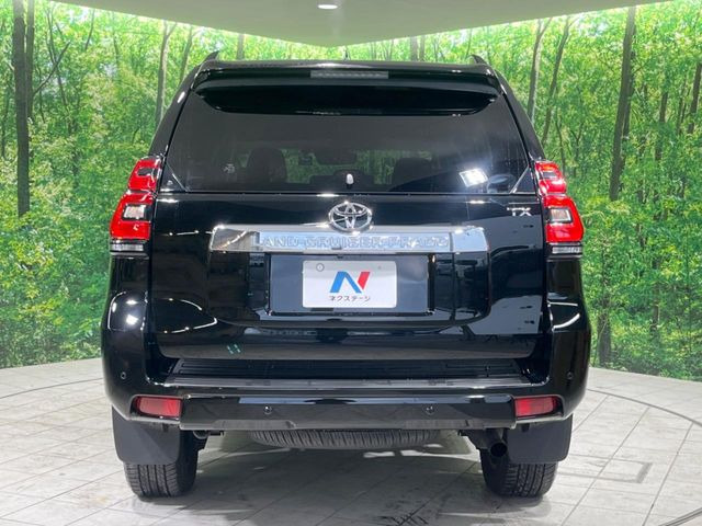 安心の最長10年・走行無制限保証(有償)をご用意。保証内容も充実はもちろん、無料点検&オイル交換や、年中無休の全国・24時間ロードサービスも付帯されておりますのでご安心下さい。