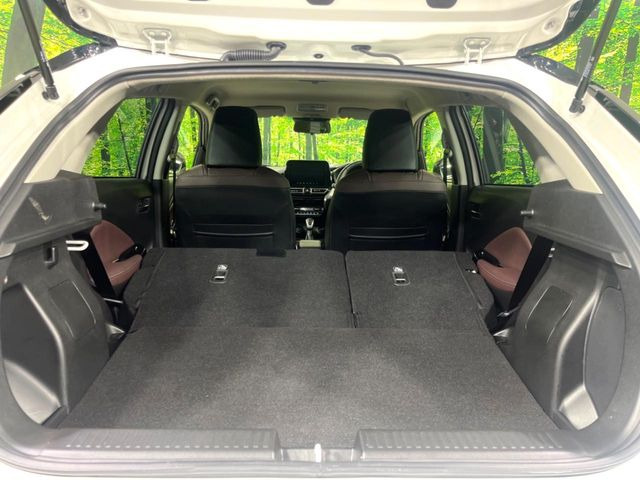 ���i�̂���������ʋ΁A���}���ɏ\���ȉ׎��X�y�[�X���m�ۂ��Ă���܂��B�Z�J���h�V�[�g��|���ƁA�傫�ȉו��̐ύڂ��\�ł���