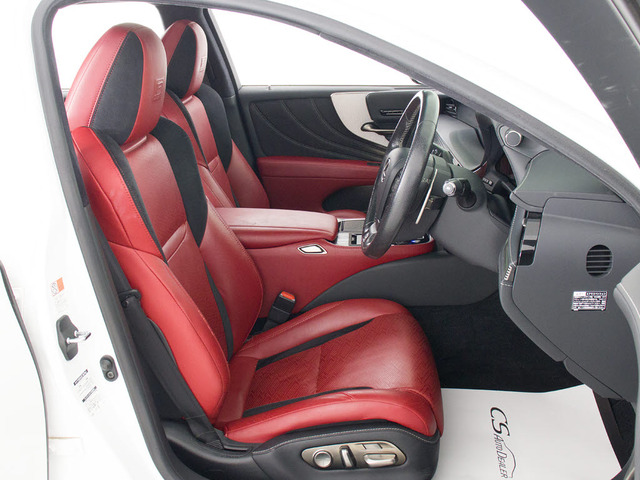 希少装備!Fスポーツ専用【赤本革シート】!!お好みはいかがですか?当社では、お好みの色で新品本革シートを作成することもできます!!