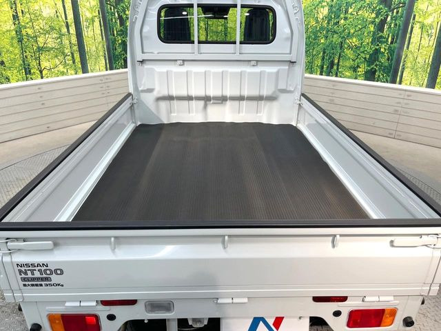 積み下ろしのしやすいデッキにはたっぷりと荷物を積み込んでいただけます。遊びから仕事まで、様々なシーンで頼れます♪