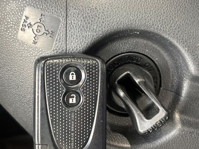 �y�L�[�t���[�V�X�e���z�J�o����|�P�b�g�ɓ��ꂽ�܂܂ł��h�A�̎{���E�������\�ȃX�}�[�g�L�[�𑕔��B�G���W���̃I���E�I�t�����J�M�����o���K�v����������Ƃ��Ă��֗��ł���