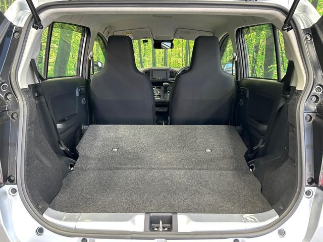 ���i�̂���������ʋ΁A���}���ɏ\���ȉ׎��X�y�[�X���m�ۂ��Ă���܂��B�Z�J���h�V�[�g��|���ƁA�傫�ȉו��̐ύڂ��\�ł���