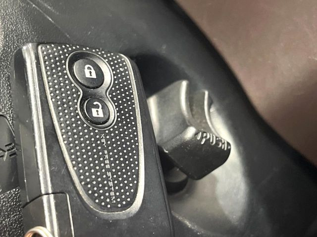 �y�X�}�[�g�L�[�z�J�o����|�P�b�g�ɓ��ꂽ�܂܂ł��h�A�̎{���E�������\�ȃX�}�[�g�L�[�𑕔��B�G���W���̃I���E�I�t�����J�M�����o���K�v����������Ƃ��Ă��֗��ł���