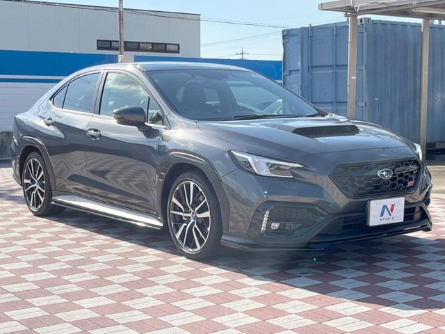 高透明度のガラス皮膜で撥水はもちろん、上質なツヤ・光沢を実現。紫外線や酸性雨から大切な愛車を保護し、色あせ・劣化を防止。「弾スプラッシュコート」、「弾プリミッサコート」からお選びいただけます。