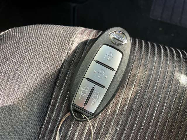 ★インテリジェントキーシステム★キーを取り出すことなくドアの施錠・解錠およびエンジン始動が出来ます!イモビライザー付きで盗難防止機能も高めてます!