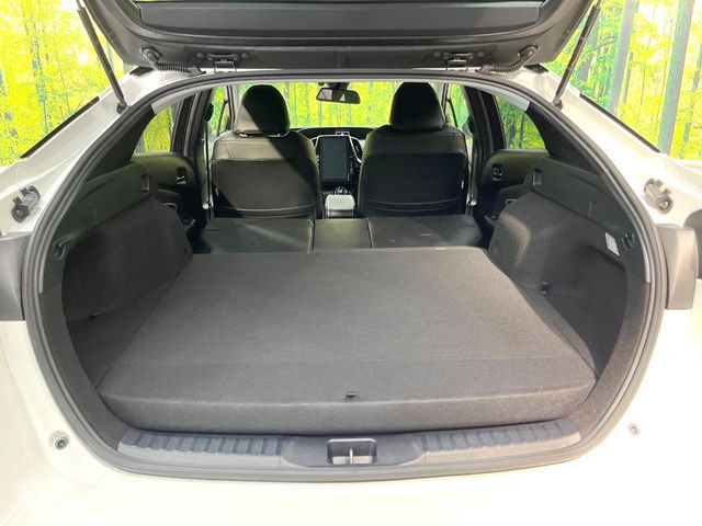 積み下ろしのしやすいデッキにはたっぷりと荷物を積み込んでいただけます。遊びから仕事まで、様々なシーンで頼れます♪