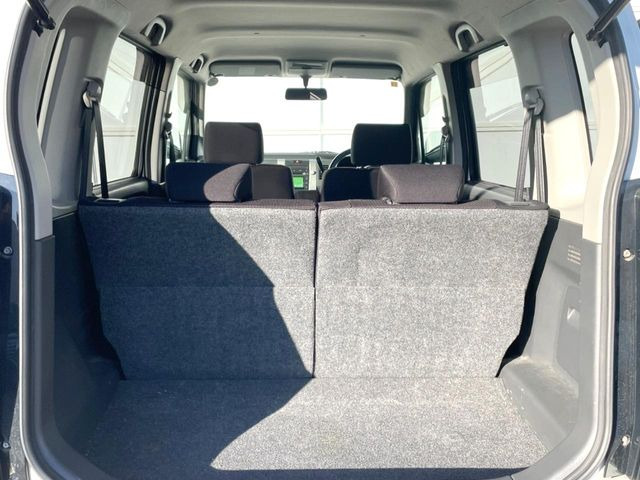 ���i�̂���������ʋ΁A���}���ɏ\���ȉ׎��X�y�[�X���m�ۂ��Ă���܂��B�Z�J���h�V�[�g��|���ƁA�傫�ȉו��̐ύڂ��\�ł���