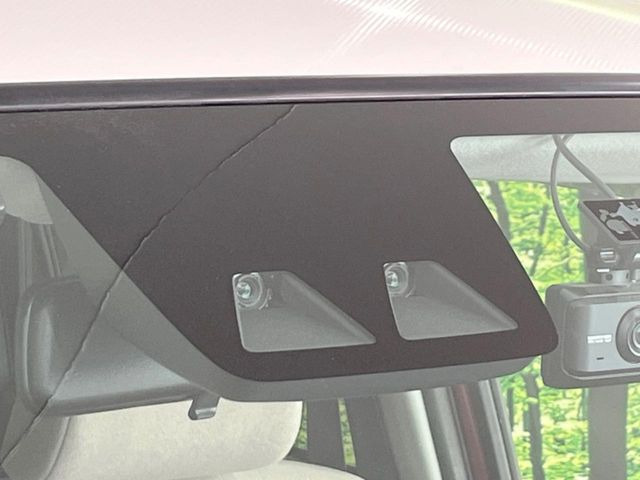 �y�X�}�[�g�A�V�X�g�z���s���ɑO���̎ԗ�����F�����A�Փ˂������Ȏ��͌x��ƃu���[�L�ŏՓˉ���Ɣ�Q�y�����A�V�X�g�B�����S�Ƀh���C�u�����y���݂��������܂��B