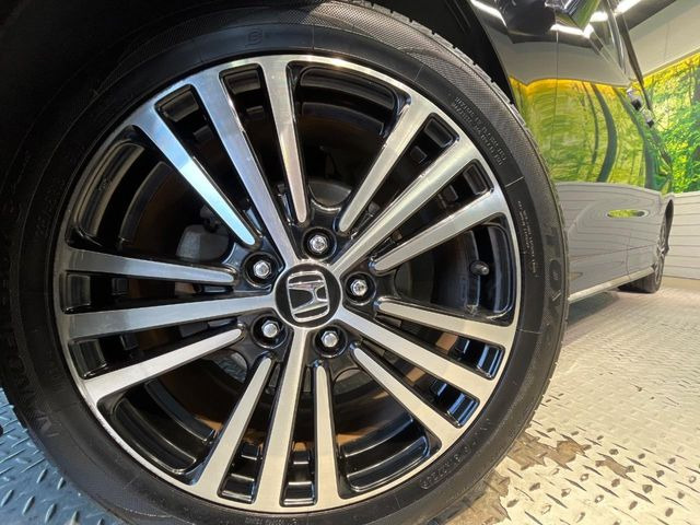 �y����18�C���`�A���~�z�C�[���z�O�ςɃ}�b�`���������A���~�z�C�[���𑕒����Ă���܂��B�e��ЊO�A���~�z�C�[����A�X�^�b�h���X�^�C�����戵�����Ă���܂��B���񂲑��k����������