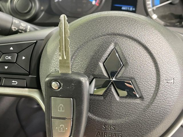 �y�I�y���[�V�����L�[�z�J�o����|�P�b�g�ɓ��ꂽ�܂܂ł��h�A�̎{���E�������\�ȃX�}�[�g�L�[�𑕔��B�G���W���̃I���E�I�t�����J�M�����o���K�v����������Ƃ��Ă��֗��ł���