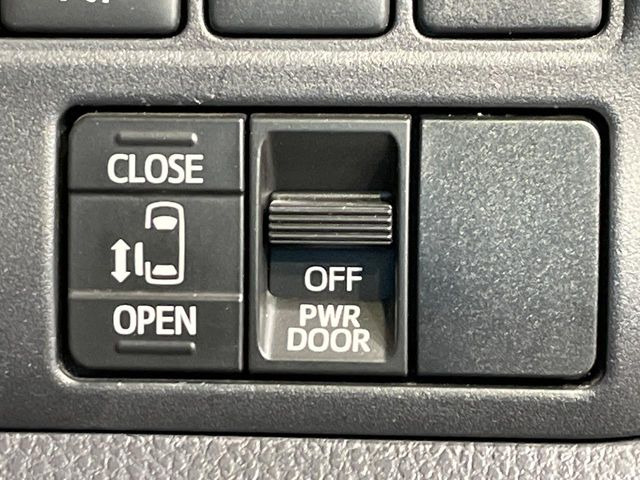 【パワースライドドア】スマートキーや運転席のスイッチでスライドドアの開閉が可能♪電動だから力を入れてドアを開ける必要が無く、小さいお子様でも、重い荷物を持っている時もラクに開け閉めできます♪