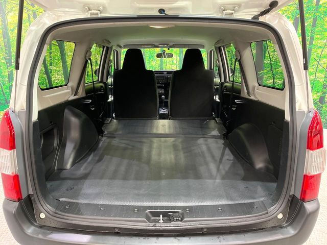 ���i�̂���������ʋ΁A���}���ɏ\���ȉ׎��X�y�[�X���m�ۂ��Ă���܂��B�Z�J���h�V�[�g��|���ƁA�傫�ȉו��̐ύڂ��\�ł���